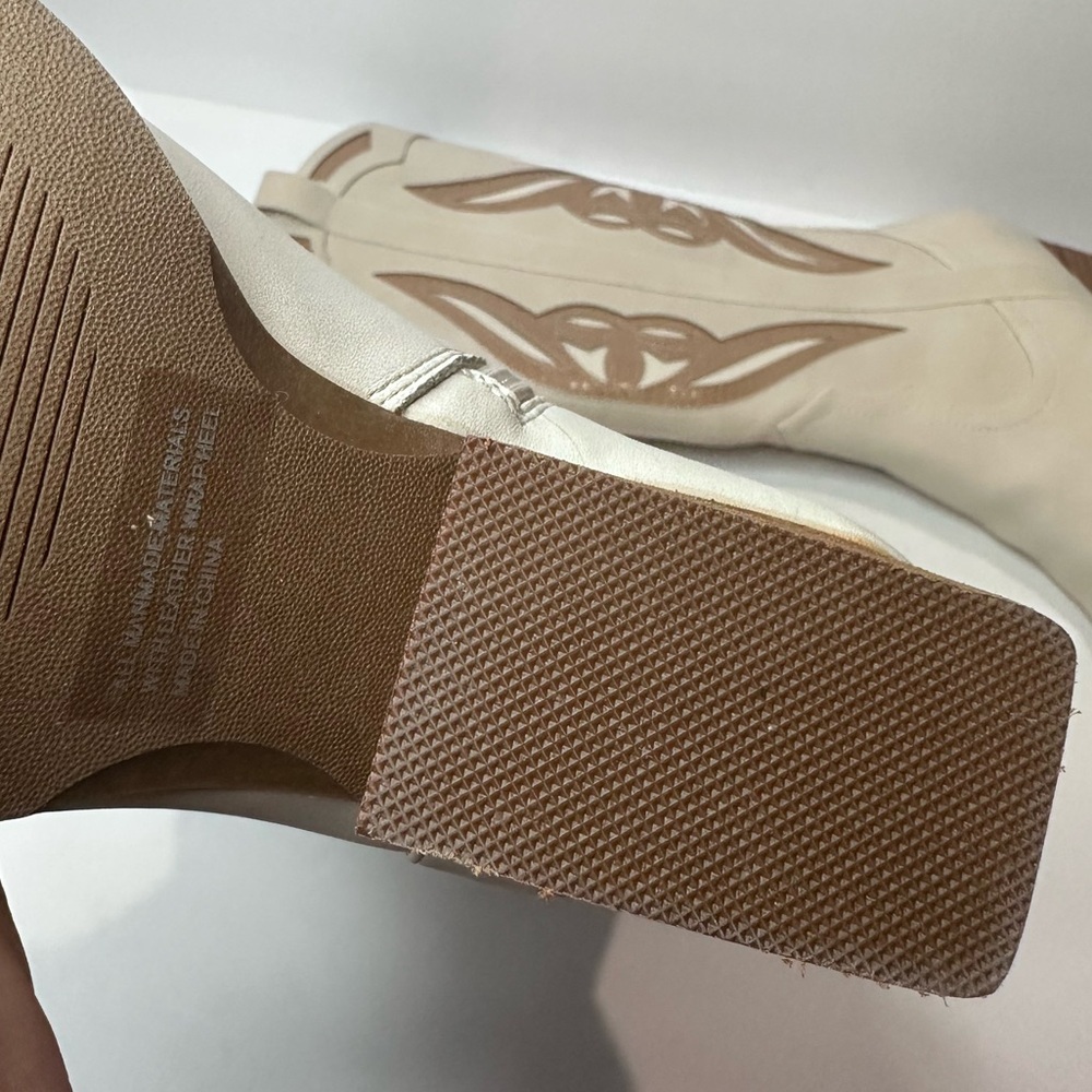 Women's Cream and Tan Western suede Boots - Picture 9 of 10